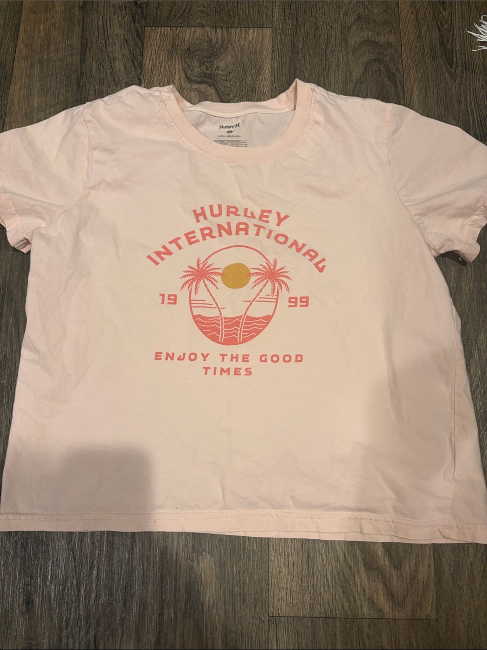 FREE in bundle Hurley Light Pink Short Sleeve Tee with Palm Sunset Graphic M